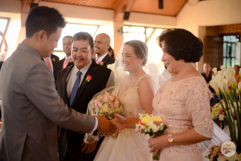 calaruega-tagaytay-wedding-sonyas-garden-taal-vista-the-perfect-grey-arlene-briones-she-aguiba-wedding-photographer-philippines-laguna-batangas-the-perfect-grey-0913