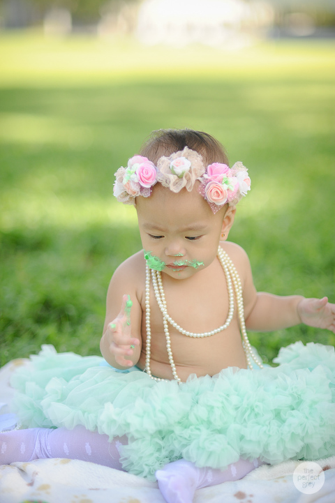baby-cake-smash-first-birthday-one-year-old-the-perfect-grey-family-photographer-philippines-arlene-briones-4426