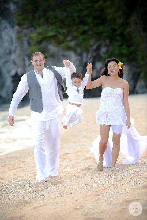 kota-keluarga-beach-wedding-laiya-san-juan-batangas-philippine-philippines-wedding-photographer-the-perfect-grey-she-aguiba-vinci-berris-0231
