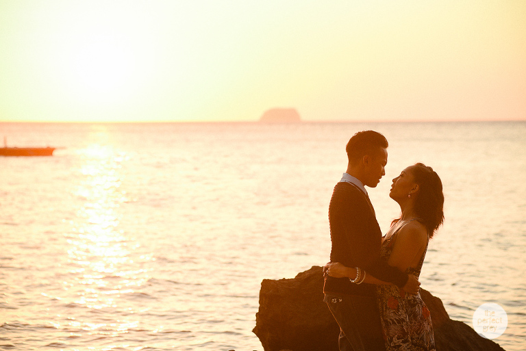 beach-prenup-anilao-batangas-wedding-vivere-azure-the-perfect-grey-photography-arlene-brione-she-aguiba-ej-lagrimas-beach-wedding-photographer-philippines-11