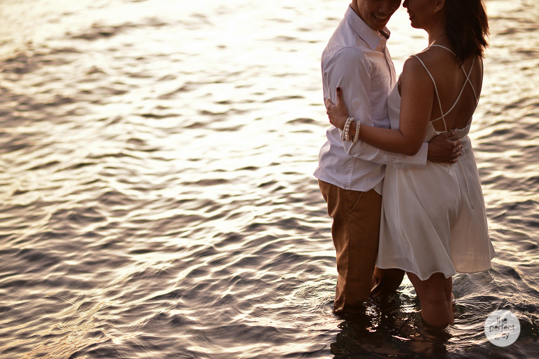 beach-prenup-anilao-batangas-wedding-vivere-azure-the-perfect-grey-photography-arlene-brione-she-aguiba-ej-lagrimas-beach-wedding-photographer-philippines-14